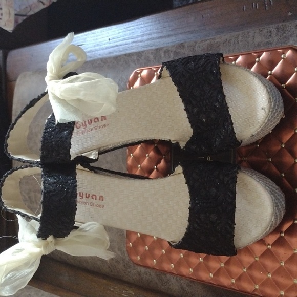 2 pairs of shoes/heels - Picture 6 of 8